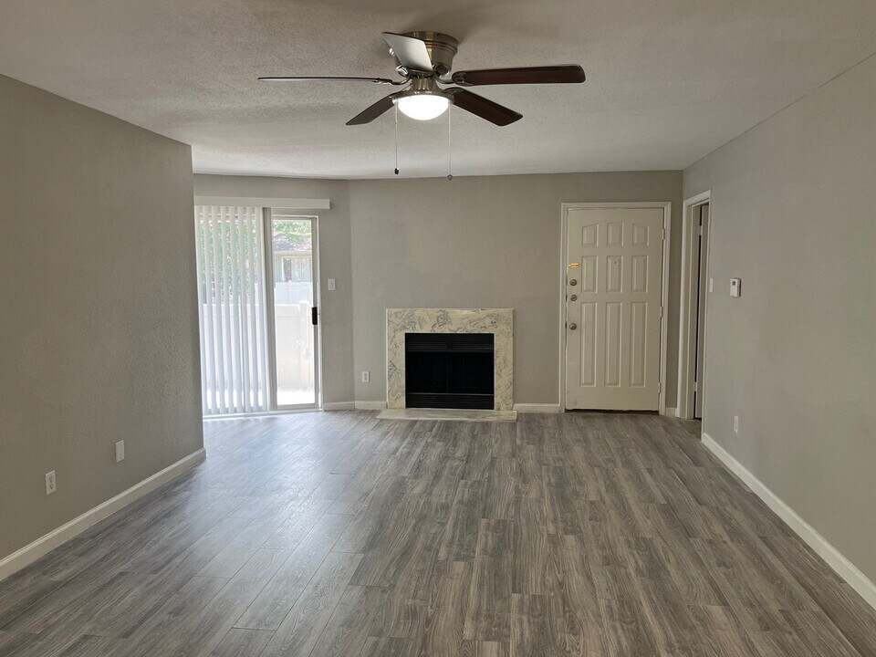 10637 Braes Bend Dr in Houston, TX - Building Photo