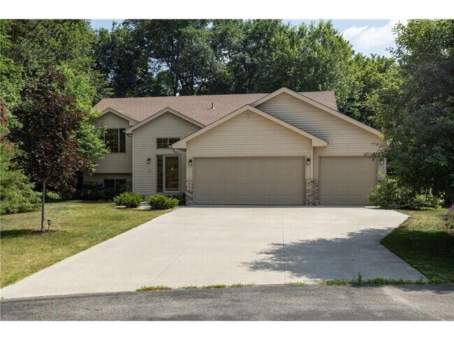 10483 6th St NE in Hanover, MN - Foto de edificio - Building Photo