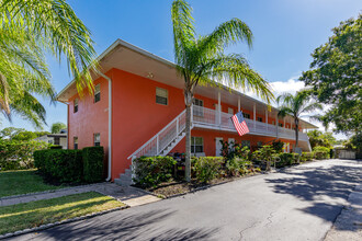 Vero Apartments in Vero Beach, FL - Building Photo - Primary Photo