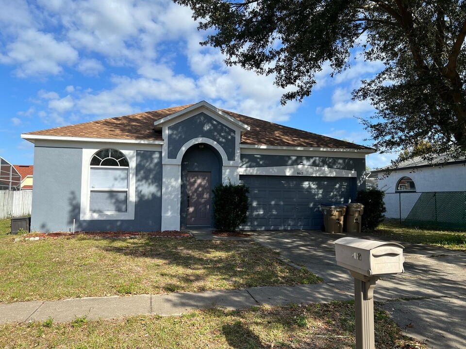 8617 Cavendish Dr in Kissimmee, FL - Building Photo