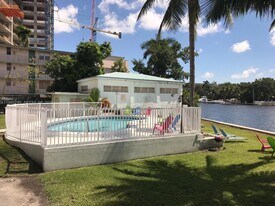 1610 NW N River Dr in Miami, FL - Building Photo