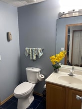 150 S Prairie View Dr in West Des Moines, IA - Building Photo - Building Photo