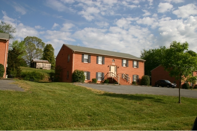 Daniel Hill Apartments in Brookneal, VA - Building Photo - Building Photo