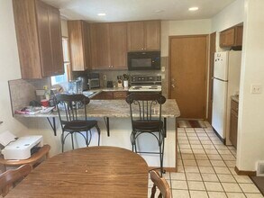 725 W 19th St in Cedar Falls, IA - Building Photo - Building Photo