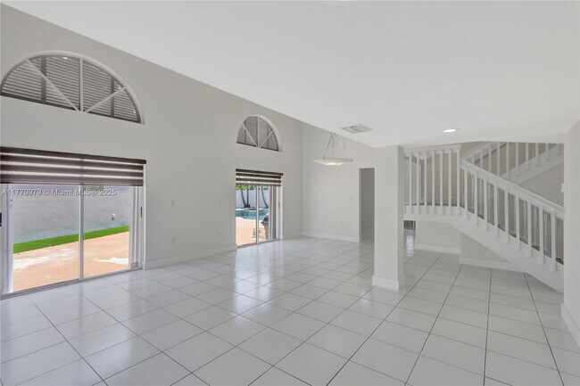 15638 SW 91st Ln in Miami, FL - Building Photo - Building Photo