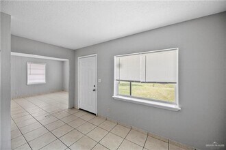 915 W Smith St in Edinburg, TX - Building Photo - Building Photo
