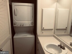 3015 Nicosh Cir-Unit -2106 in Falls Church, VA - Building Photo - Building Photo