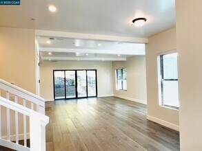 6 Linda Vista in Orinda, CA - Foto de edificio - Building Photo