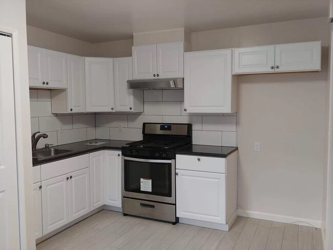 488 April Way, Unit Back Unit