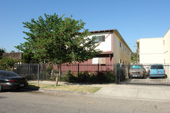 14207 Delano St in Van Nuys, CA - Foto de edificio - Building Photo