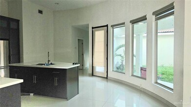 13 Gran Via St in Pharr, TX - Building Photo - Building Photo