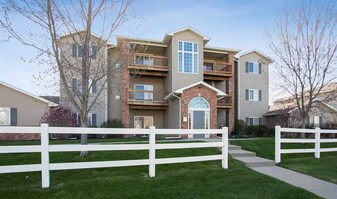 2665 Triple Crown Ln in Iowa City, IA - Building Photo