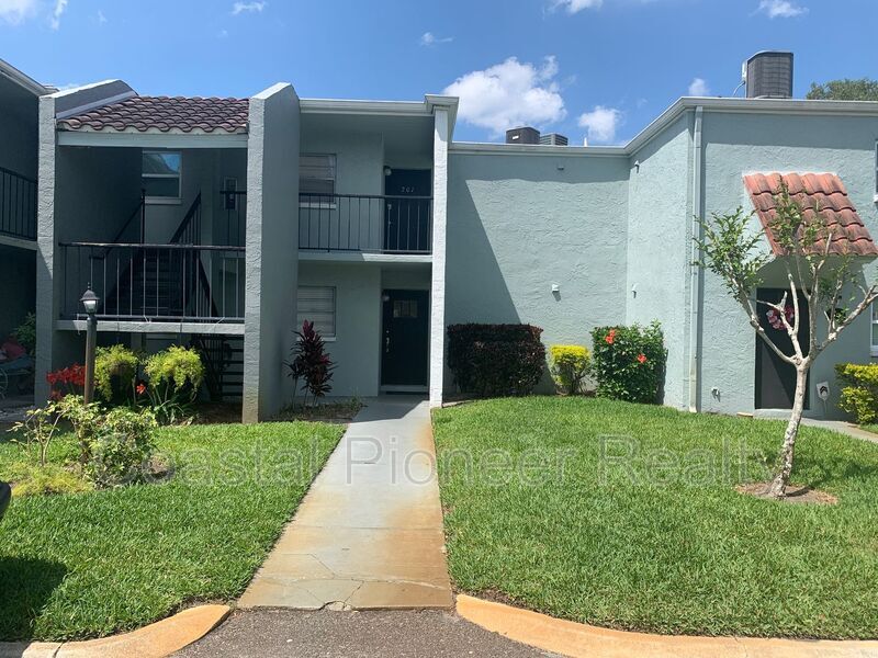 2868 Somerset Park Dr in Tampa, FL - Building Photo