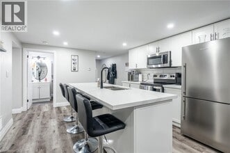242 W 17th St in Hamilton, ON - Building Photo - Building Photo