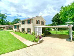 313 Verdun Dr in Clarksville, TN - Building Photo - Building Photo