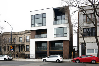 2432 W Chicago Ave in Chicago, IL - Building Photo - Building Photo