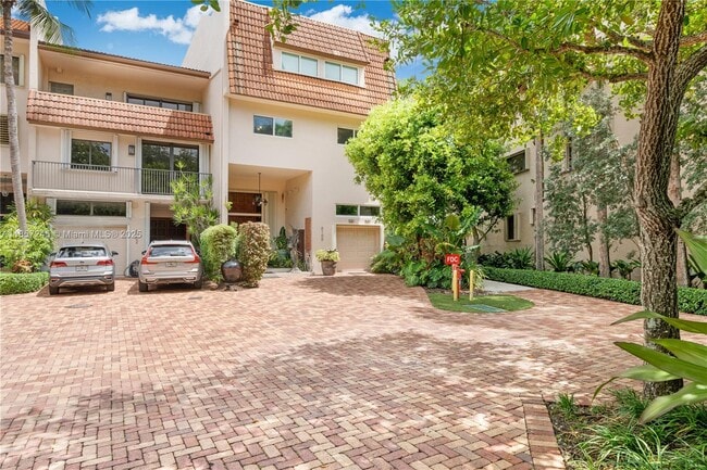 property at 6100 Paradise Point Dr