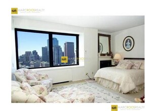 85 E India Row, Unit 28G in Boston, MA - Building Photo - Building Photo