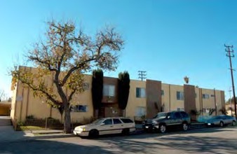 19248 Bryant St in Northridge, CA - Building Photo - Building Photo