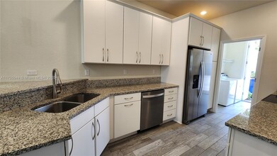4920 Eucalyptus Dr in Hollywood, FL - Building Photo - Building Photo