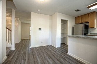 101 S Mockingbird Cir in Cedar Creek, TX - Building Photo - Building Photo