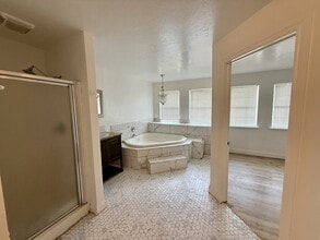 915 W Kings Rd in Ada, OK - Building Photo - Building Photo