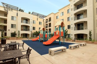 City Heights Square in San Diego, CA - Foto de edificio - Building Photo