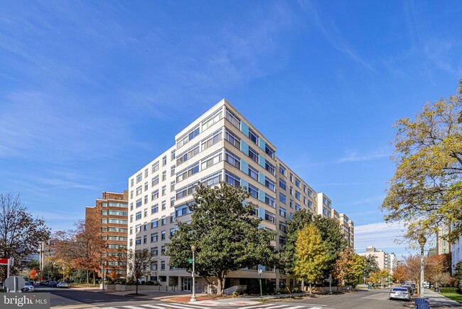 2401 H St NW in Washington, DC - Building Photo - Building Photo