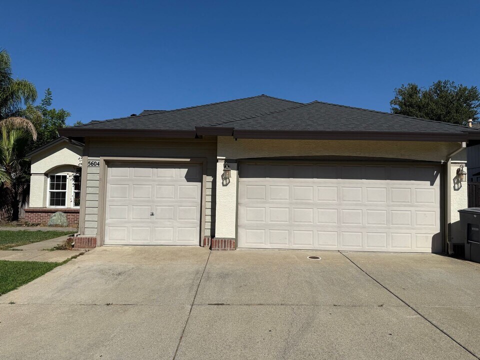 5604 Adobe Rd in Rocklin, CA - Building Photo
