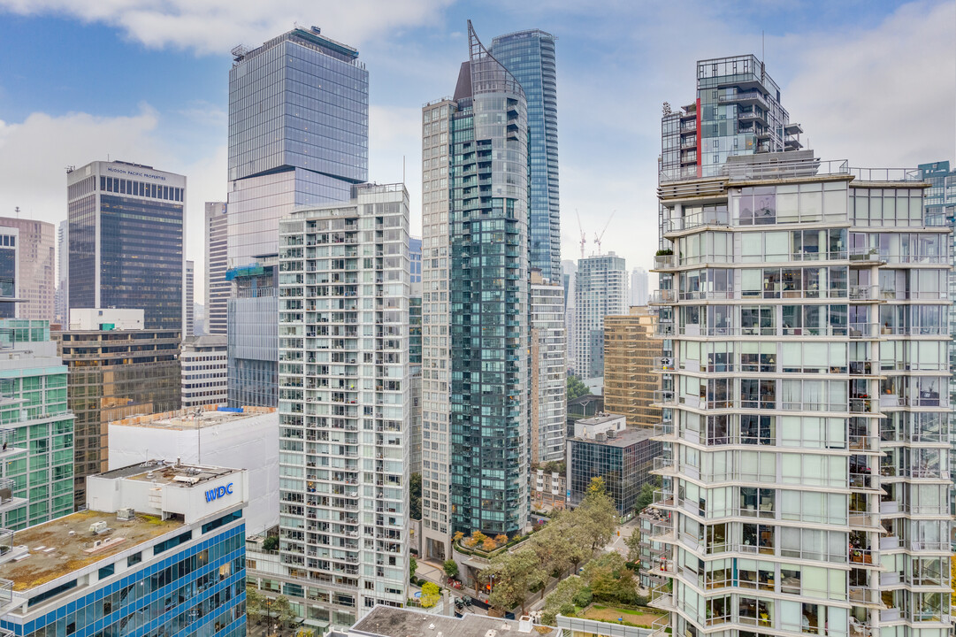 The Melville in Vancouver, BC - Building Photo