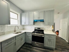 8 Morgan Ave, Unit 2 in Poughkeepsie, NY - Building Photo - Building Photo