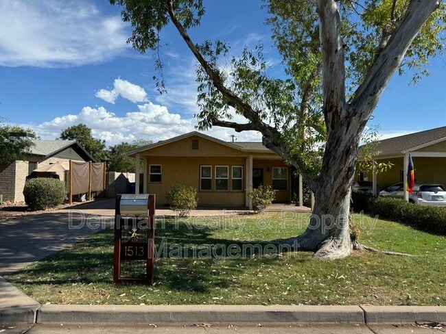 property at 1513 E Earll Dr