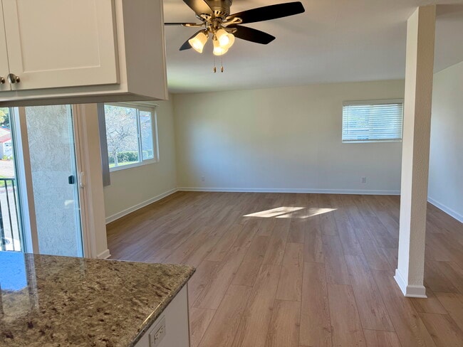 247 Alestar St, Unit 4 in Vista, CA - Building Photo - Building Photo