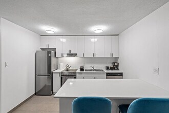 2225 W 8th Ave in Vancouver, BC - Building Photo - Building Photo