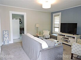 317 W 12th St in Newton, NC - Building Photo