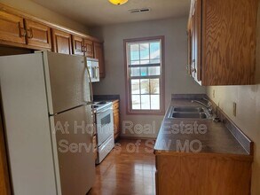 1095 N Northwood Ave in Republic, MO - Building Photo - Building Photo