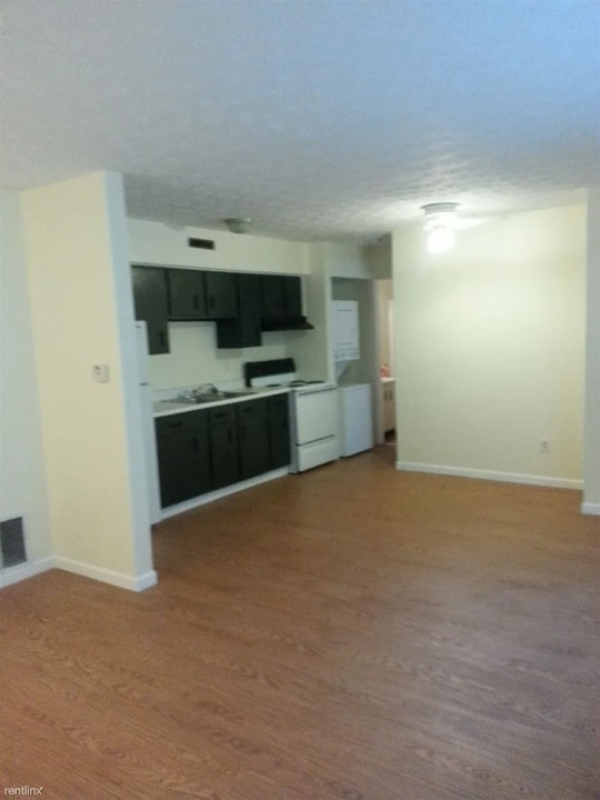 1725 Watson Rd SE in Heath, OH - Foto de edificio