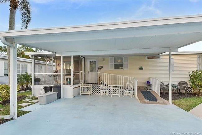 7073 SE Birchwood Ln in Stuart, FL - Foto de edificio - Building Photo