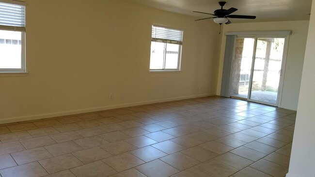 2146 Blossom Ave in Corning, CA - Building Photo - Building Photo