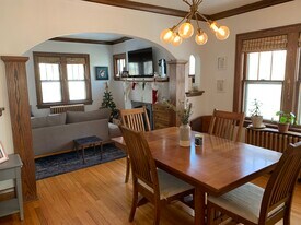 2112 Hartford Ave, Unit 2112