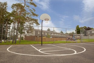 Tamarack Woods Townhouses Apartments