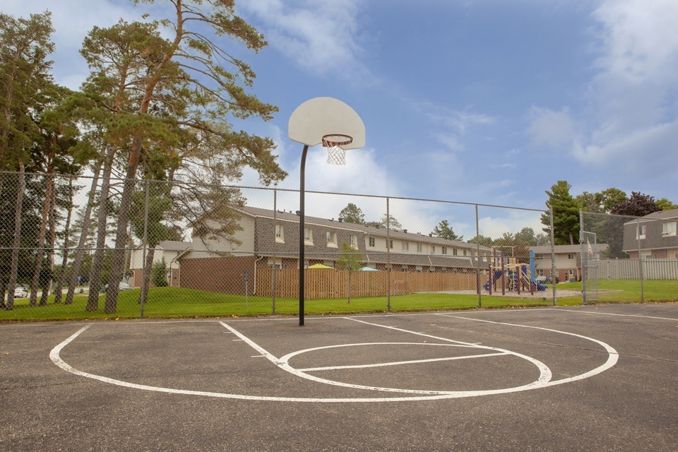 Tamarack Woods Townhouses in Barrie, ON - Building Photo