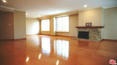 4460 Wilshire Blvd-Unit -503 in Los Angeles, CA - Building Photo - Building Photo