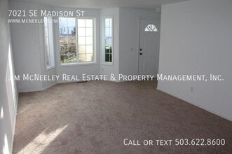 7021 SE Madison St in Hillsboro, OR - Building Photo - Building Photo