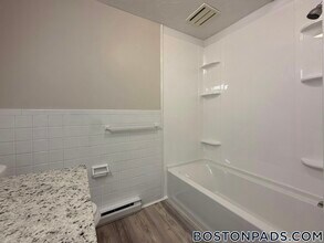 310 Thompson Rd, Unit 322 in Webster, MA - Building Photo - Building Photo