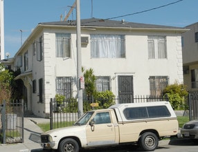 4633 La Mirada Ave in Los Angeles, CA - Foto de edificio - Building Photo