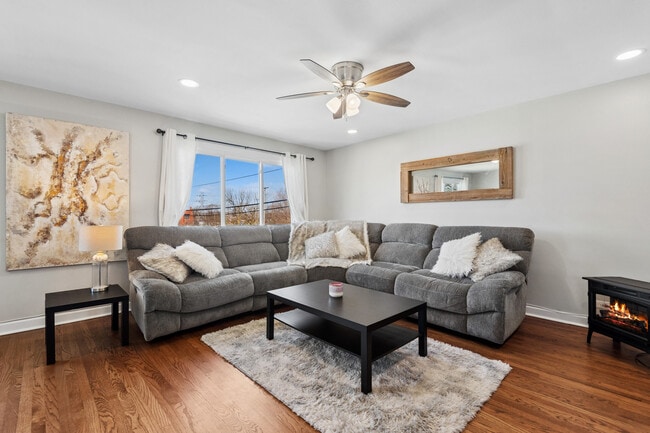 5021 Church St in Skokie, IL - Building Photo - Building Photo