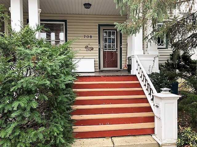 708 N Sheridan St, Unit Upper in Bay City, MI - Foto de edificio