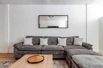 209 1st Ave in New York, NY - Building Photo - Building Photo