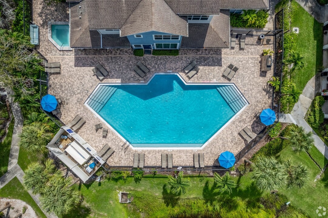 Calais Park Apartments in St. Petersburg, FL - Foto de edificio